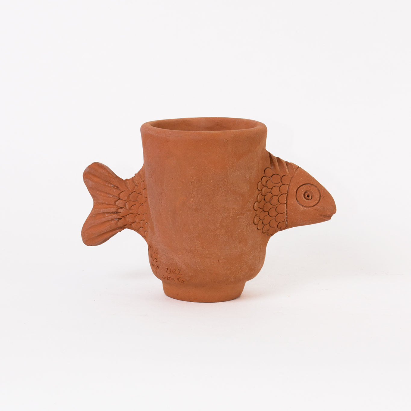 Taza de Pez en Barro Rojo