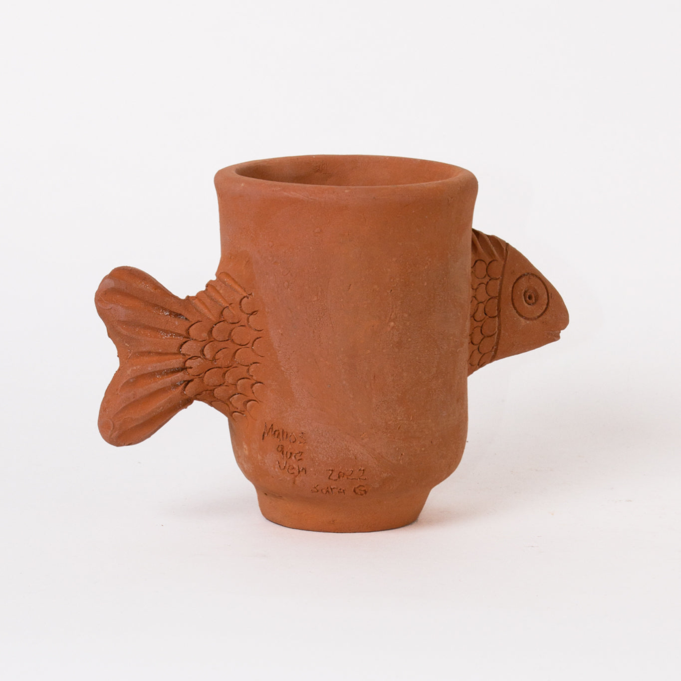 Taza de Pez en Barro Rojo